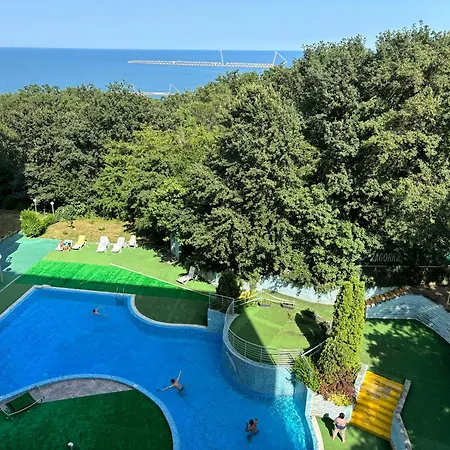 Апартамент Summer Breeze Park - Nikea Park Complex
